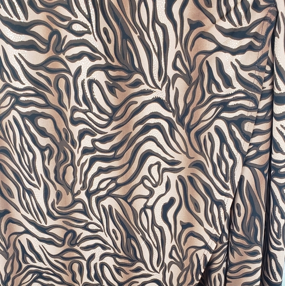 Anna sz 1X animal print wrap dress - Picture 4 of 9